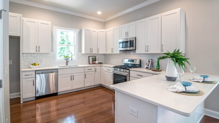 Efficient L-shaped modular kitchen